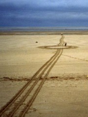 Photo d'une installation de land art intitullées Punctum, sillage